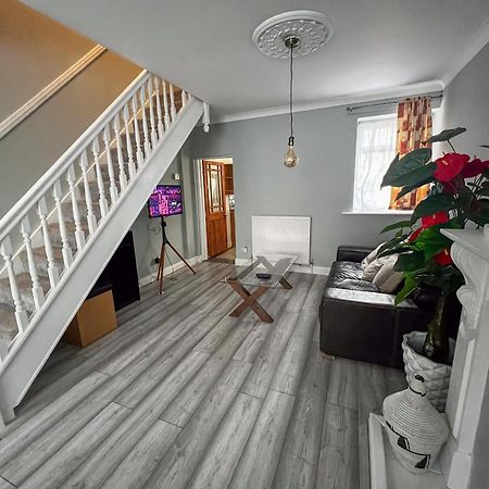 Spacious Retreat - Remote Worker & Family Friendly 朴次茅斯 外观 照片