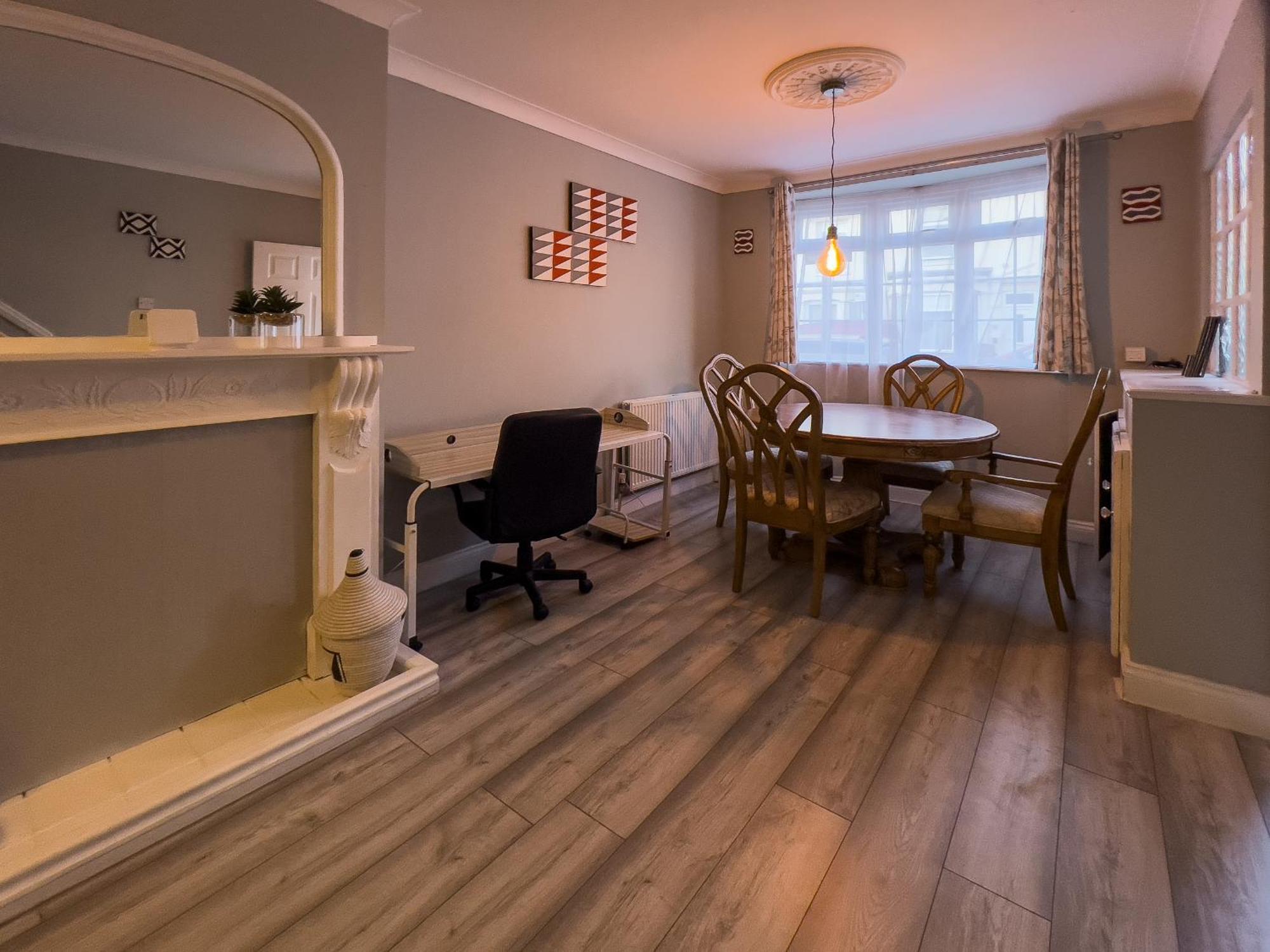 Spacious Retreat - Remote Worker & Family Friendly 朴次茅斯 外观 照片