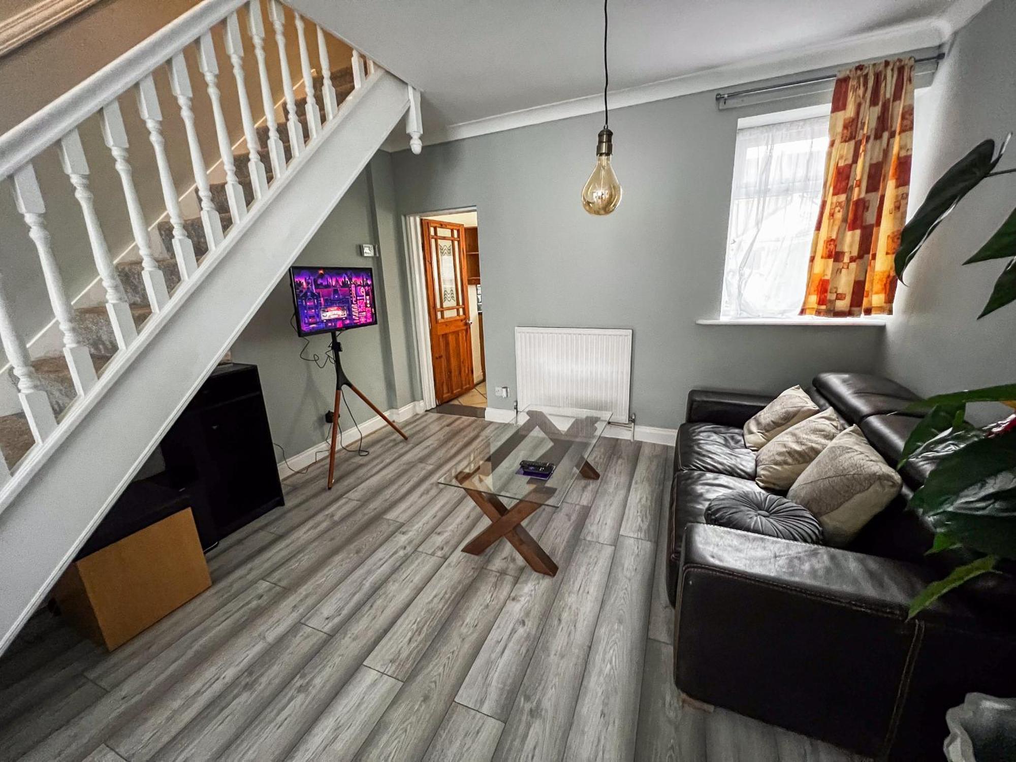 Spacious Retreat - Remote Worker & Family Friendly 朴次茅斯 外观 照片